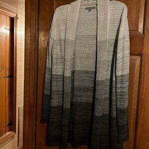 Daisy Fuentes size large Open front sweater